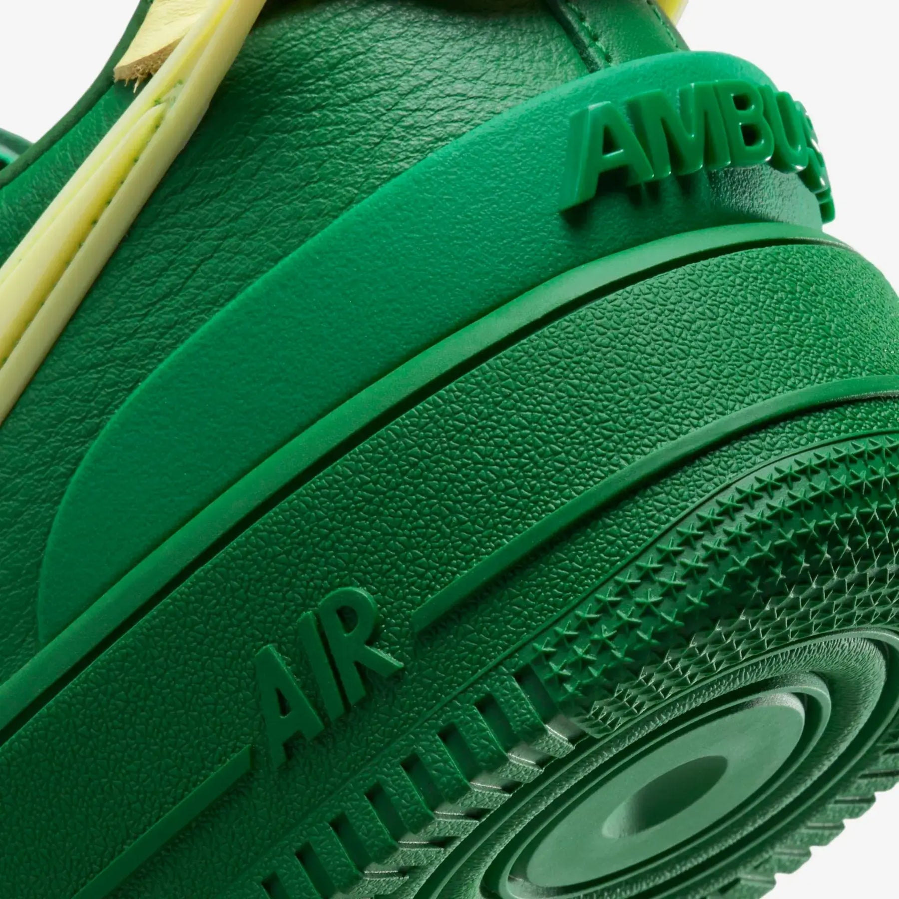 TÊNIS NIKE AIR FORCE 1 X AMBUSH