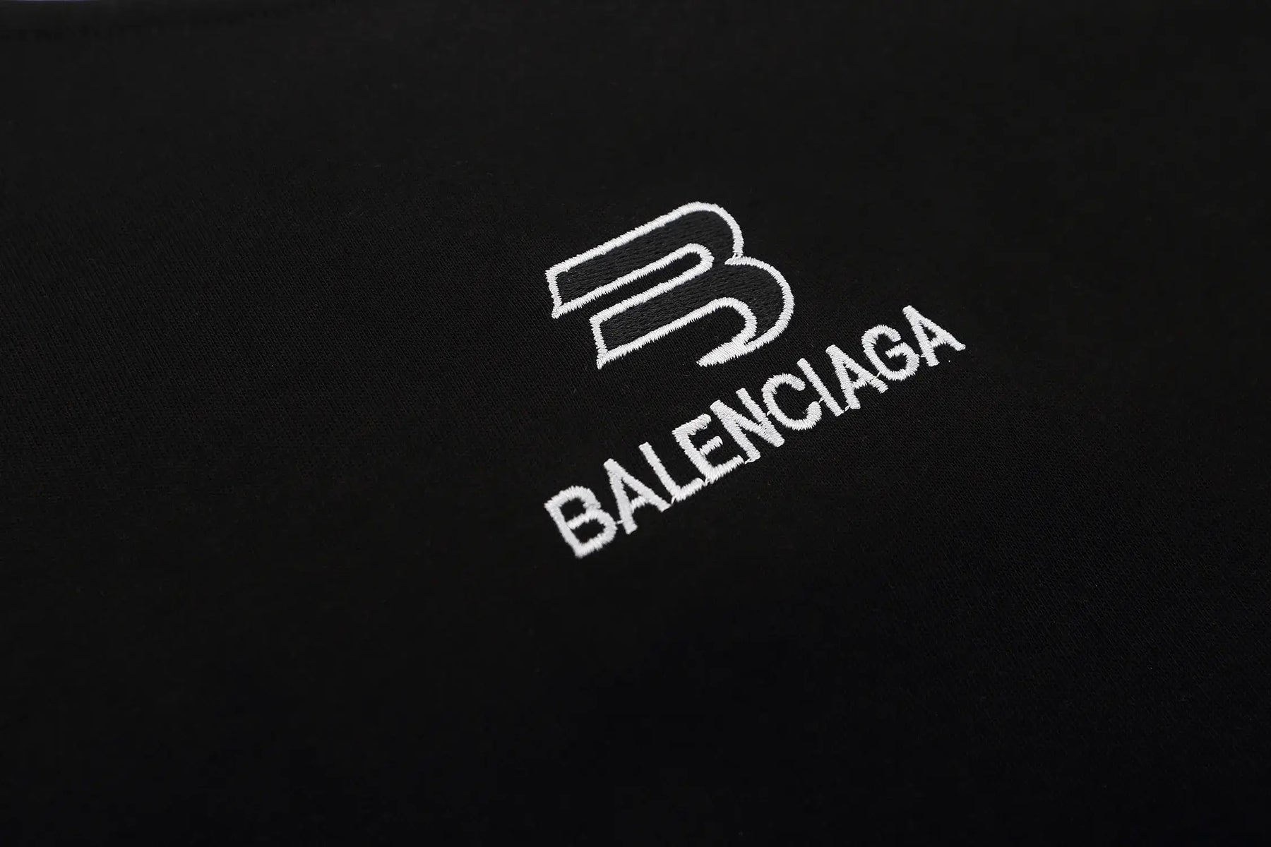 CAMISETA BALENCIAGA BLACK AND WHITE
