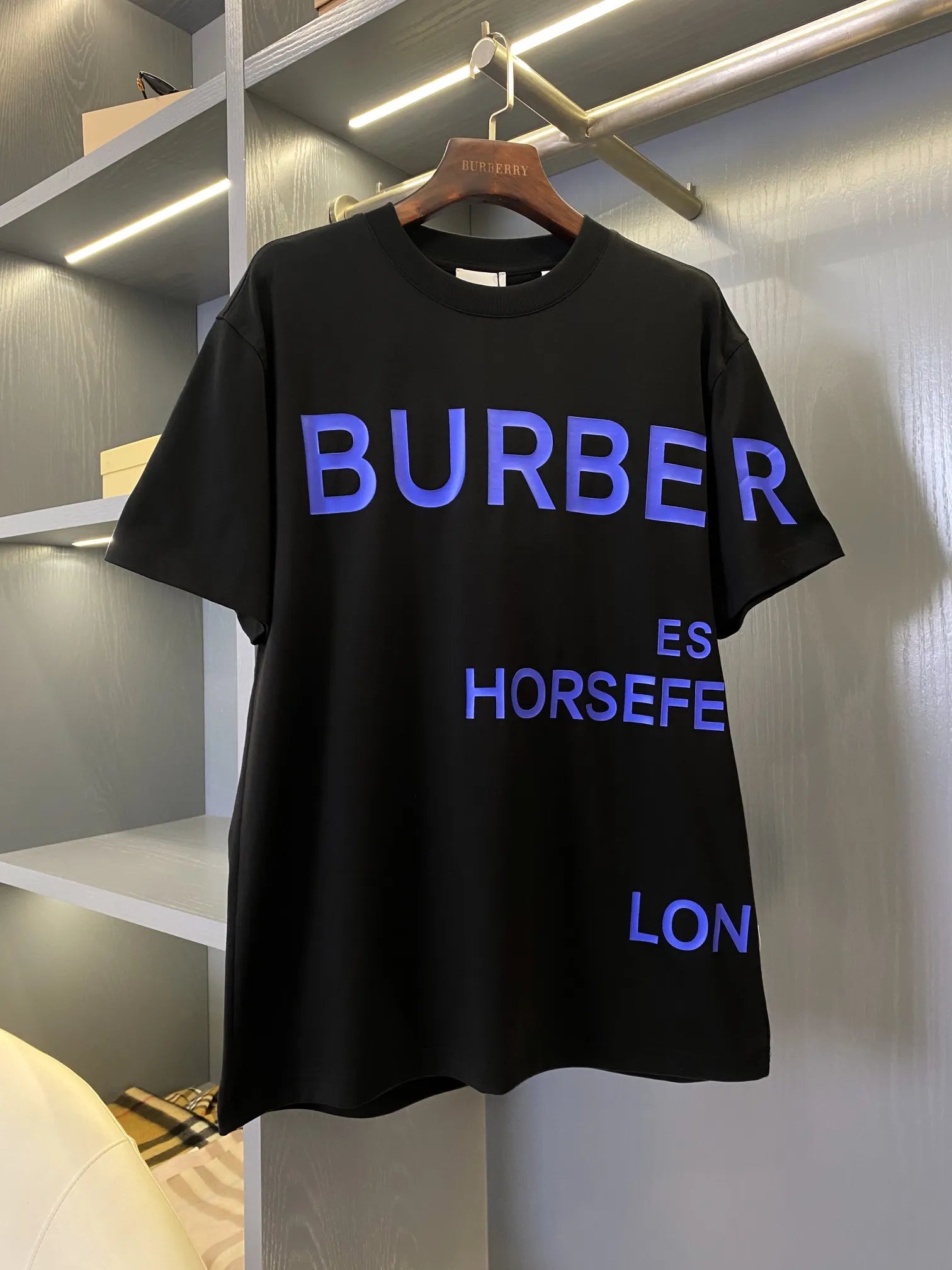CAMISETA BURBERRY ESTAMPADA "BLACK"