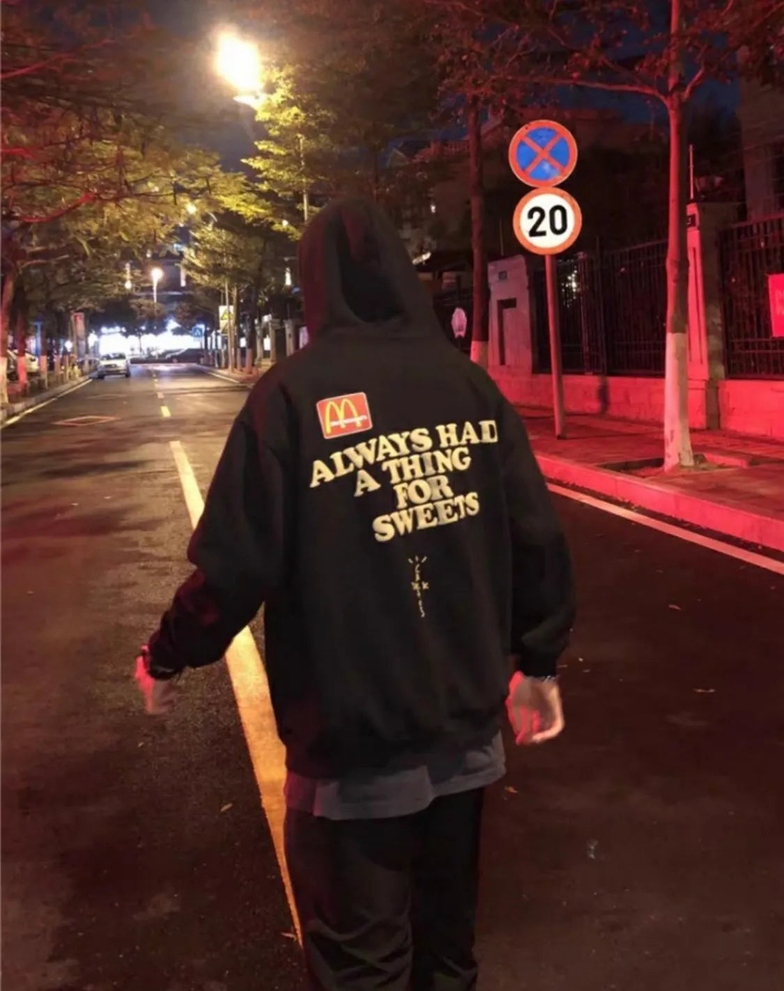 MOLETOM CACTUS JACK X MCDONALD'S