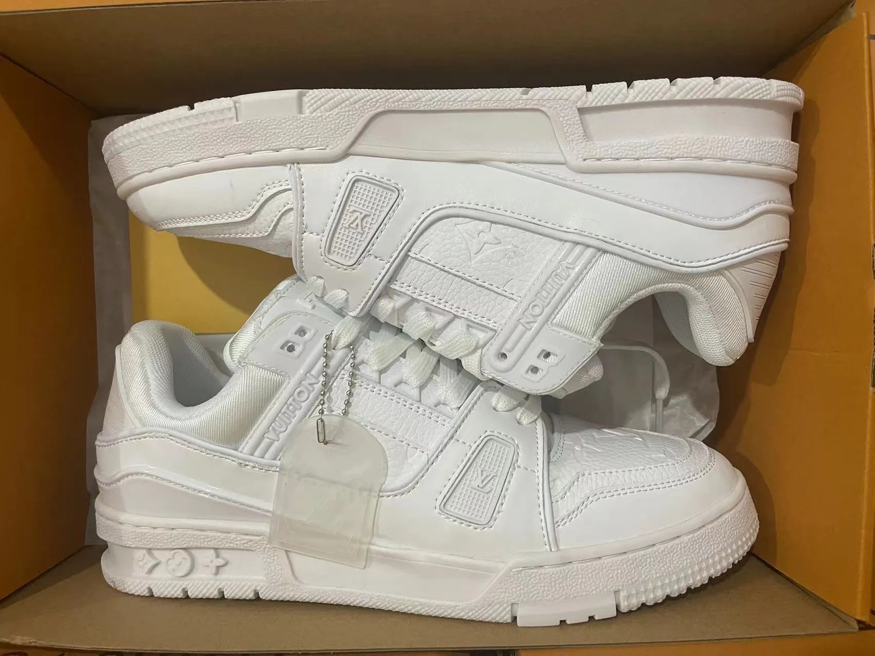 TÊNIS LOUIS VUITTON TRAINER BEIGE