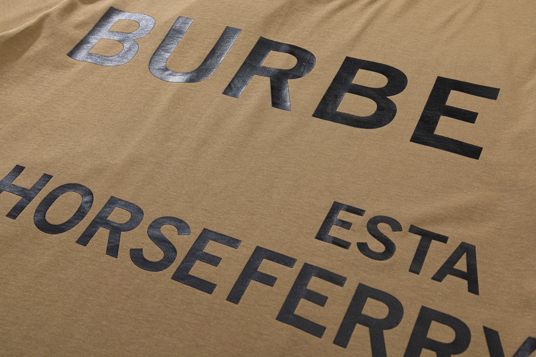 CAMISETA BURBERRY ESTAMPADA "BEIGE”