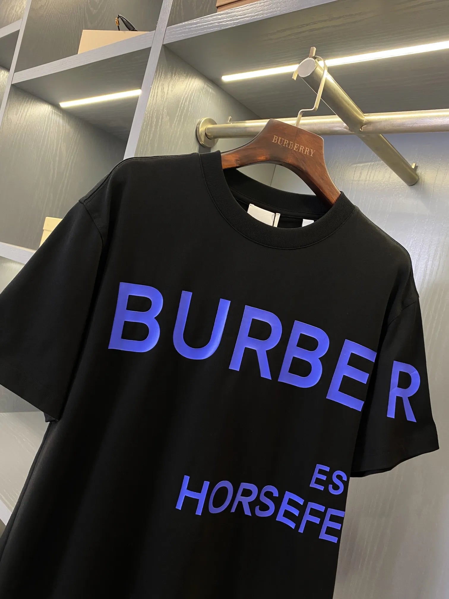 CAMISETA BURBERRY ESTAMPADA "BLACK"