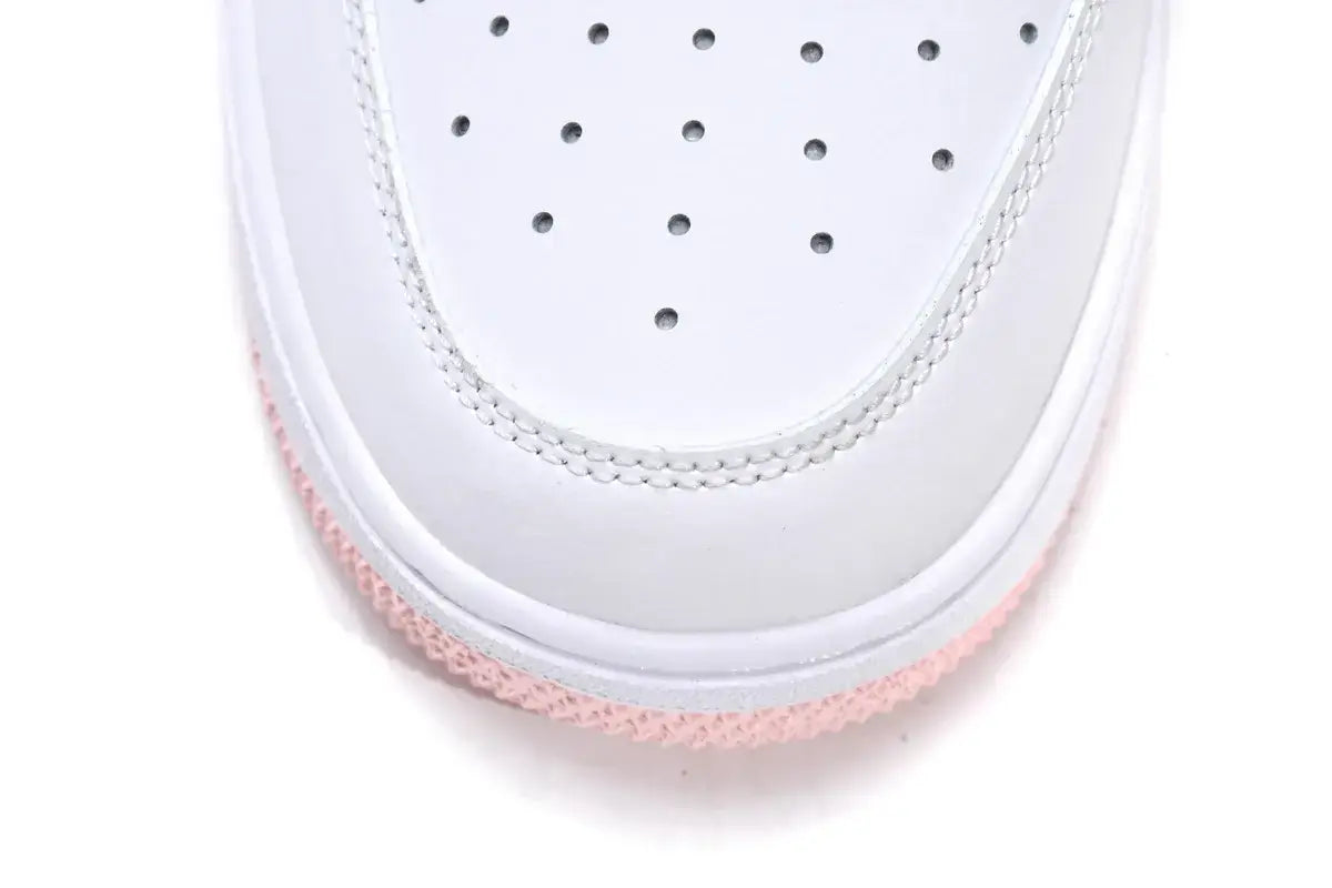 TÊNIS NIKE AIR FORCE 1 "VALENTINE'S DAY"