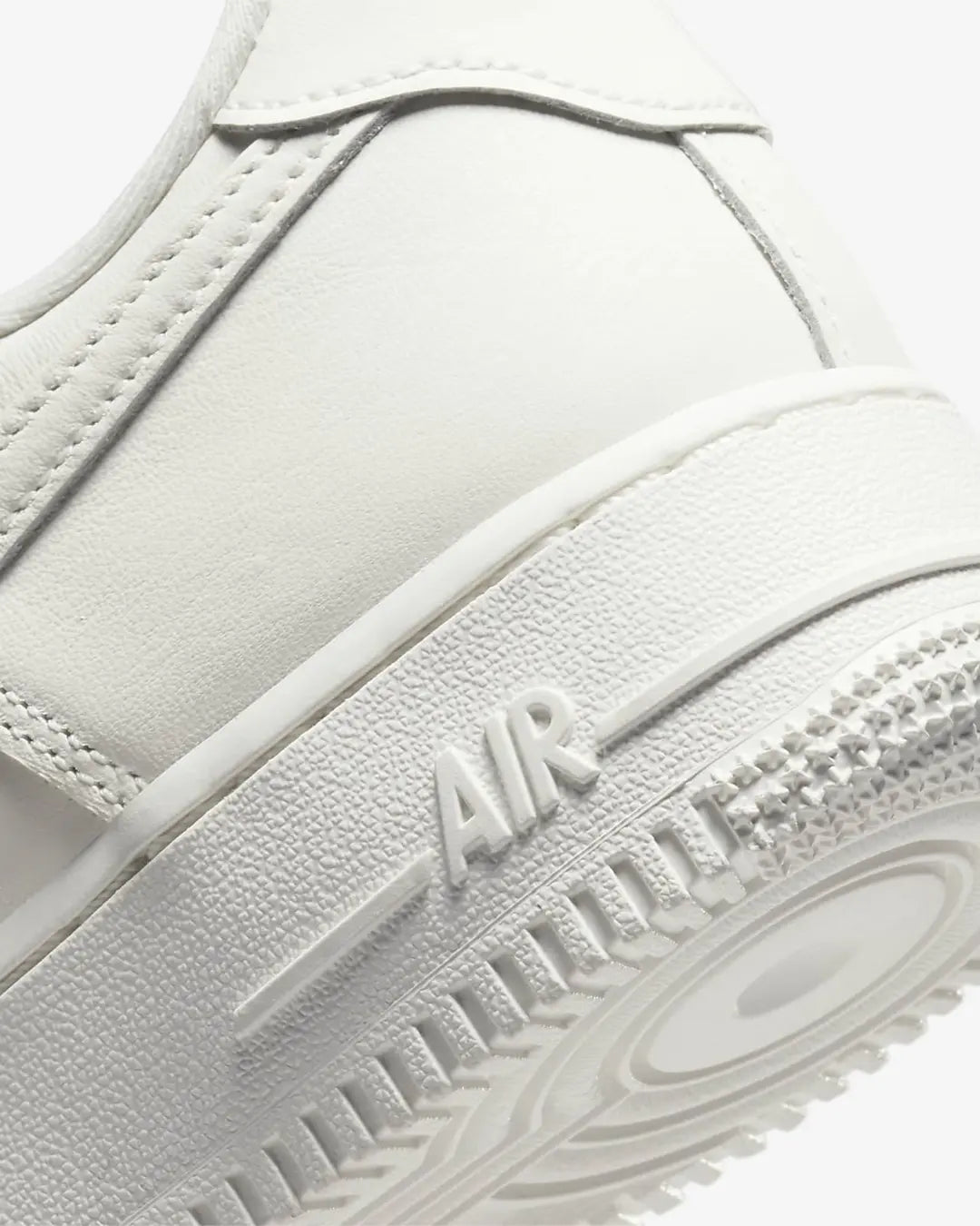 TÊNIS NIKE AIR FORCE 1 NEEDLEWORK