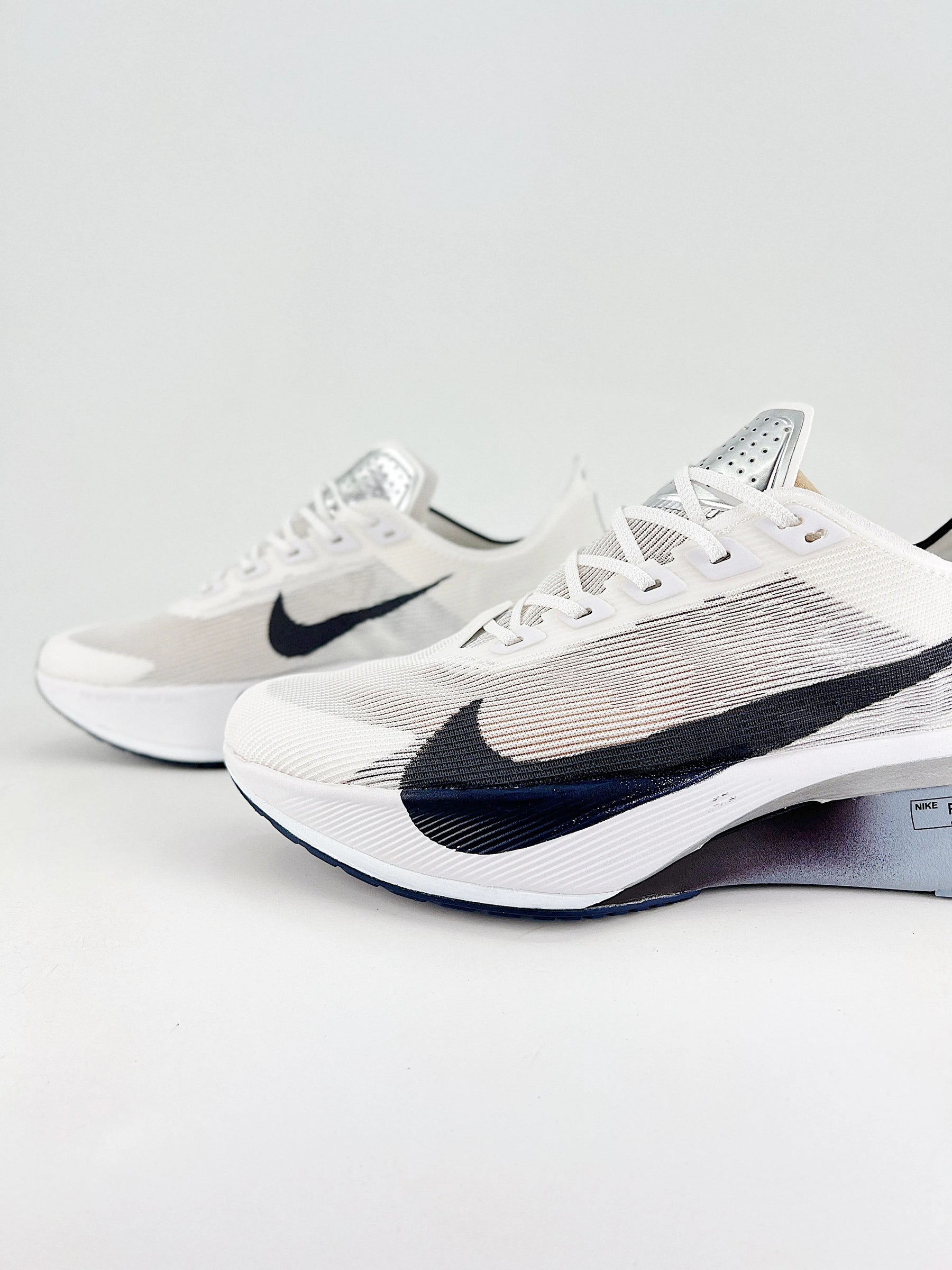TÊNIS NIKE ZOOMX STREAKFLY 2 WHITE