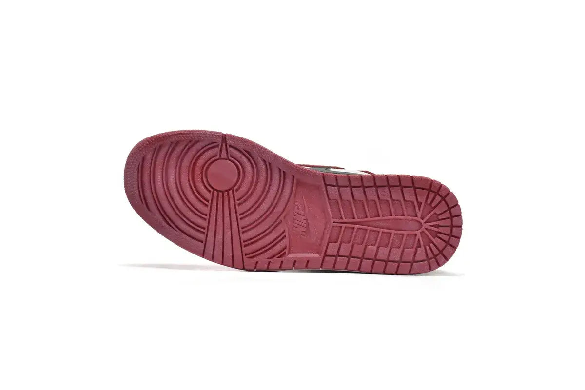 TÊNIS NIKE AIR JORDAN 1 RETRÔ CHICAGO