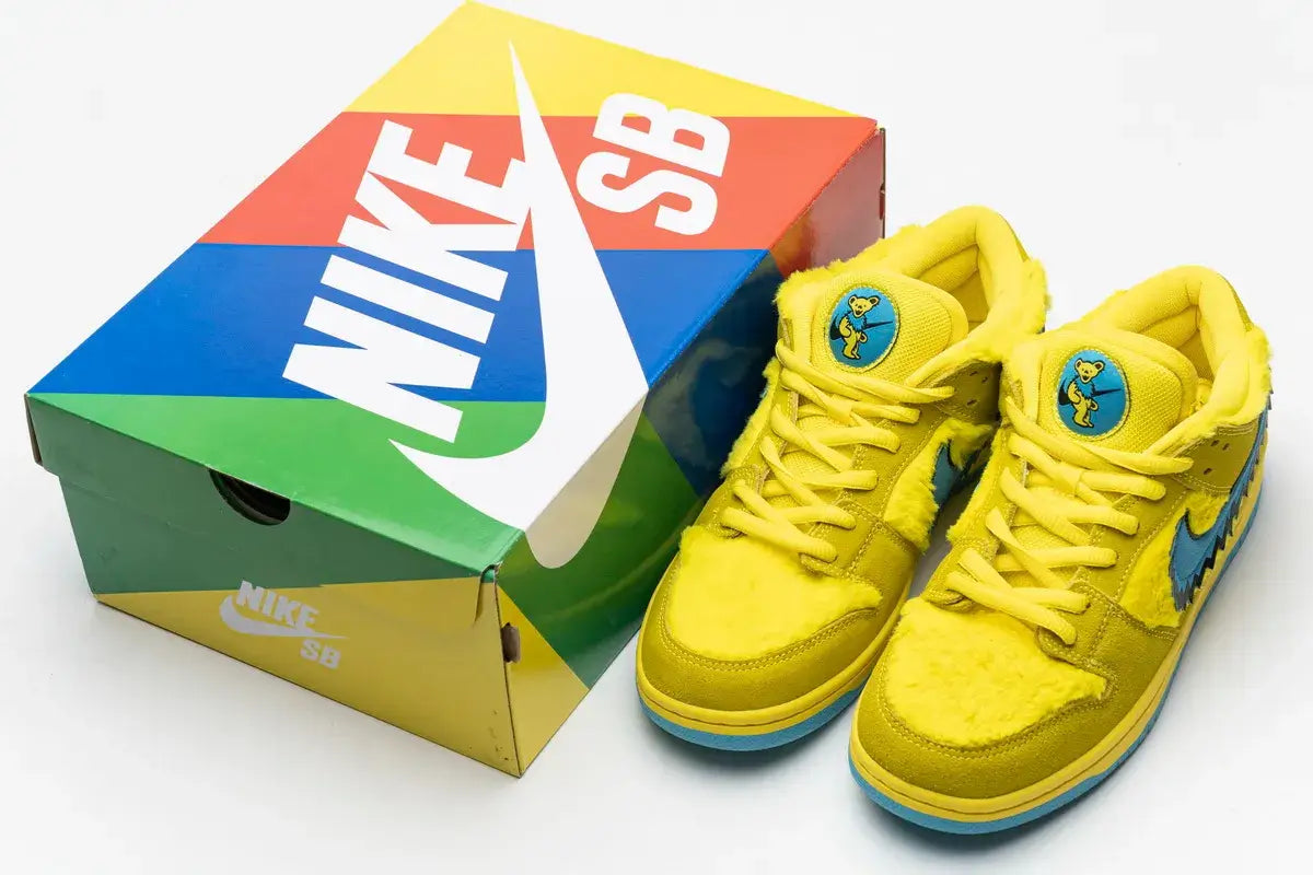 TÊNIS NIKE DUNK SB YELLOW BEAR