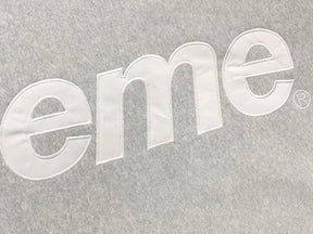 MOLETOM SUPREME SATIN APPLIQUÉ “GRAY”
