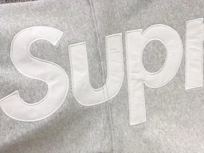 MOLETOM SUPREME SATIN APPLIQUÉ “GRAY”