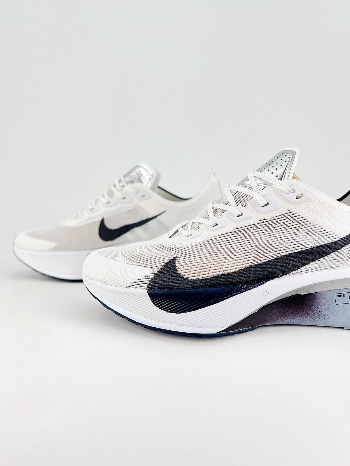 TÊNIS NIKE ZOOMX STREAKFLY 2 WHITE